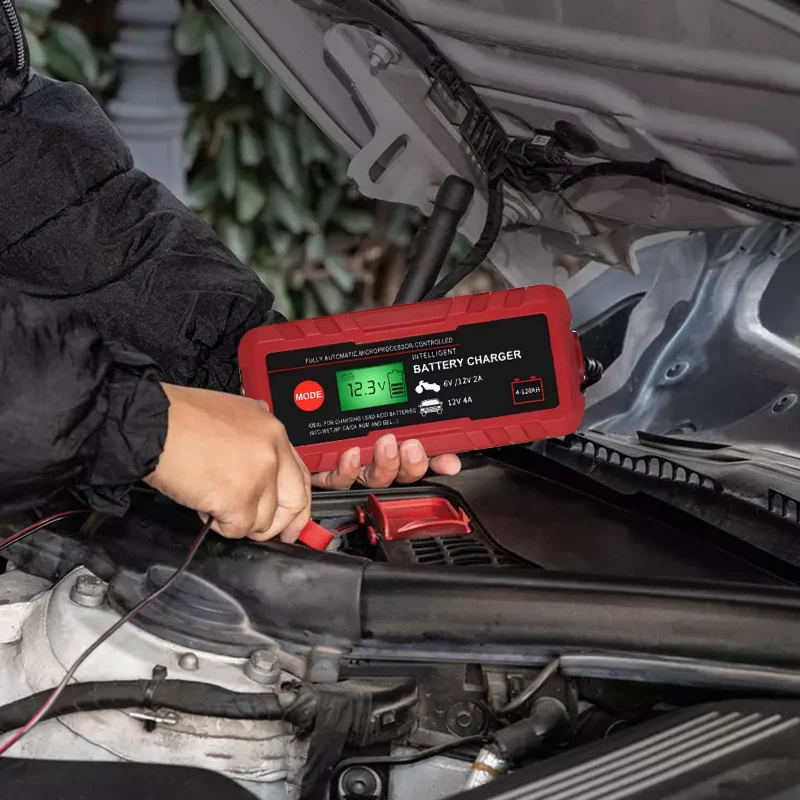 Polnilec avtomobilskih baterij